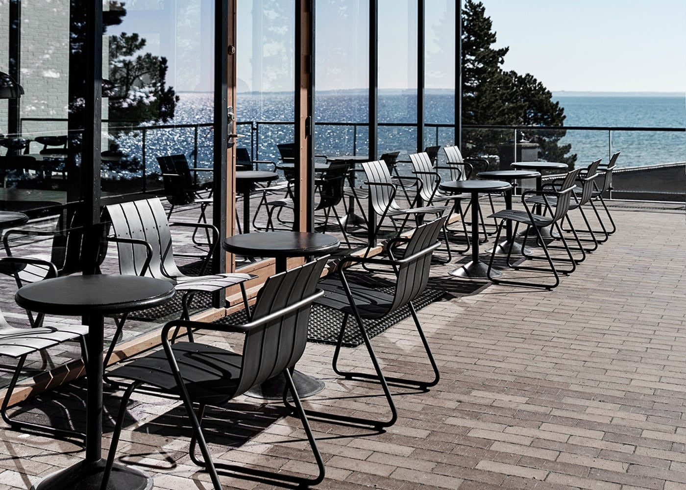 Ocean Outdoor Table Black
