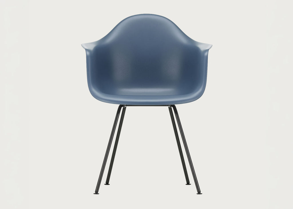 Eames Plastic Armchair RE DAX
