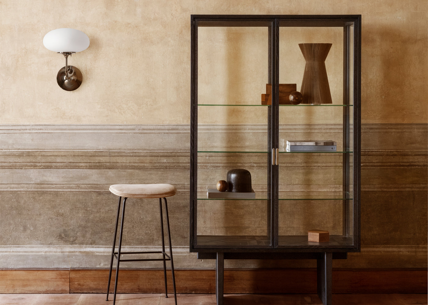 Private Vitrine Black