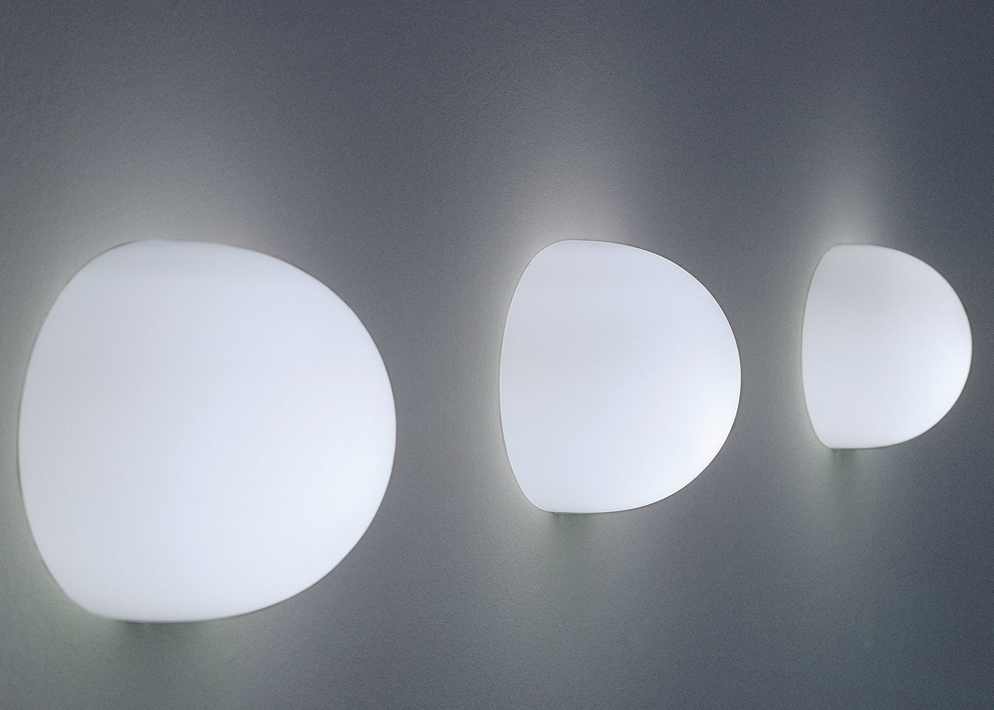 Glo-Ball W Wall Light