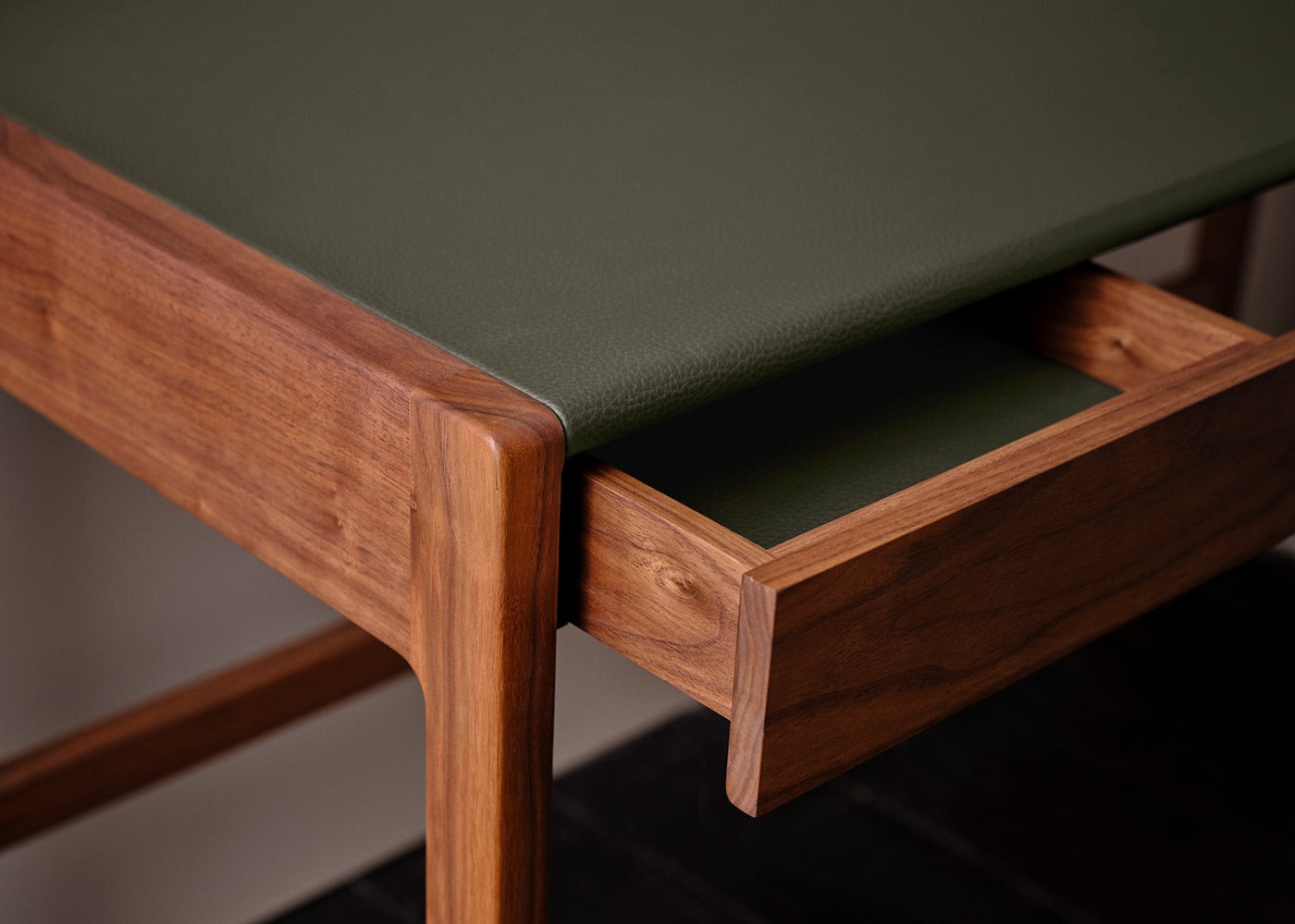 Cedric Desk
