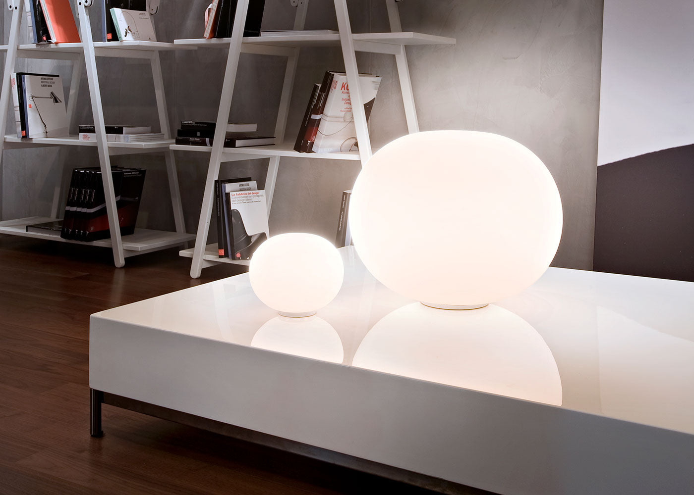 Glo-Ball Basic Table Lamp
