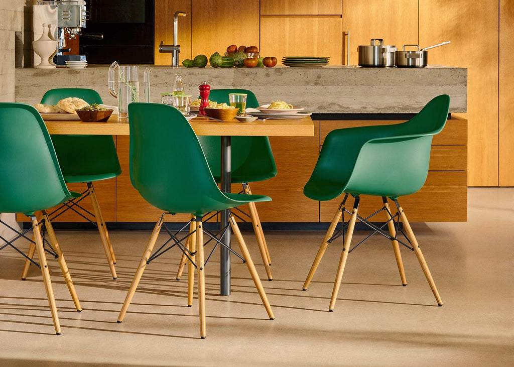 Eames Plastic Armchair RE DAW
