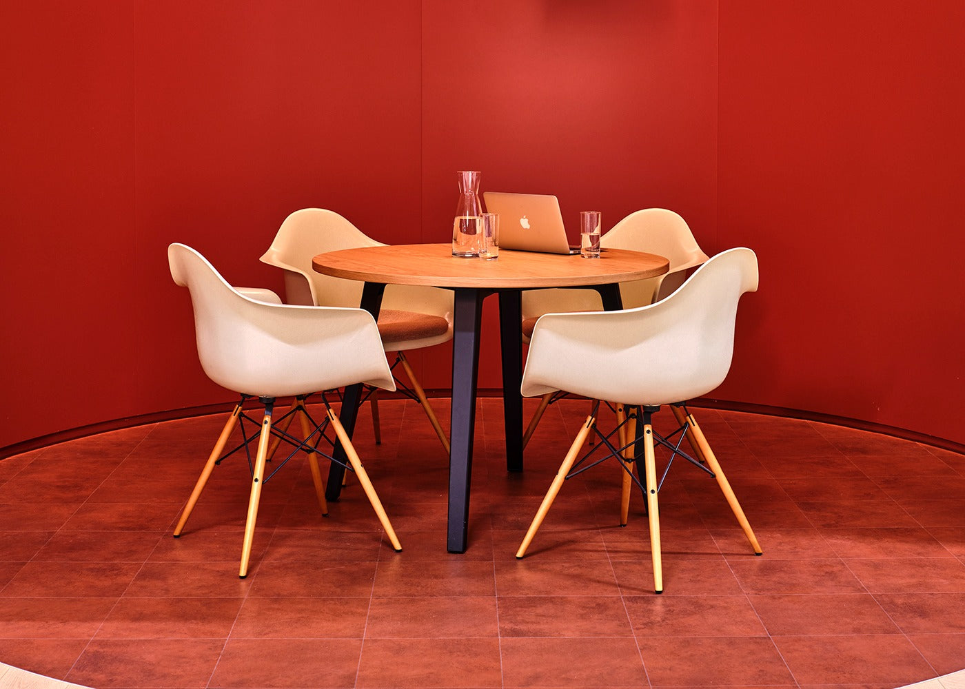 Eames Plastic Armchair RE DAW