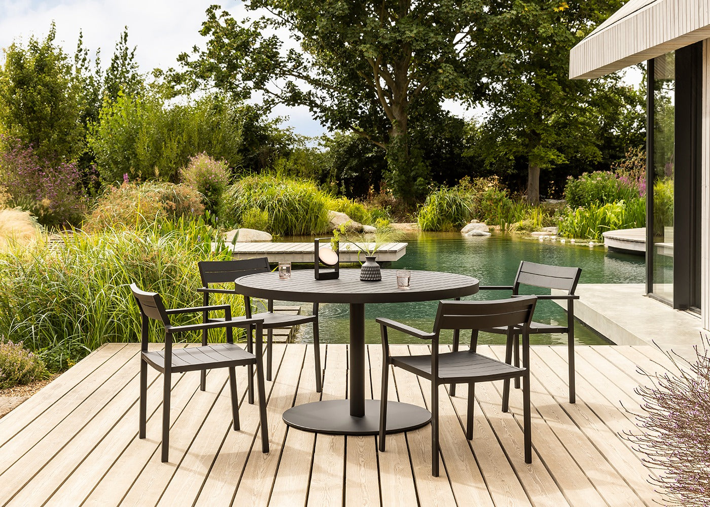 Eos Outdoor Round Dining Table