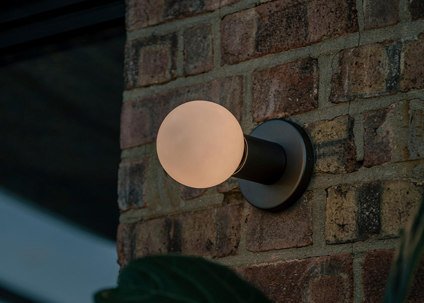 Lochan Wall Light