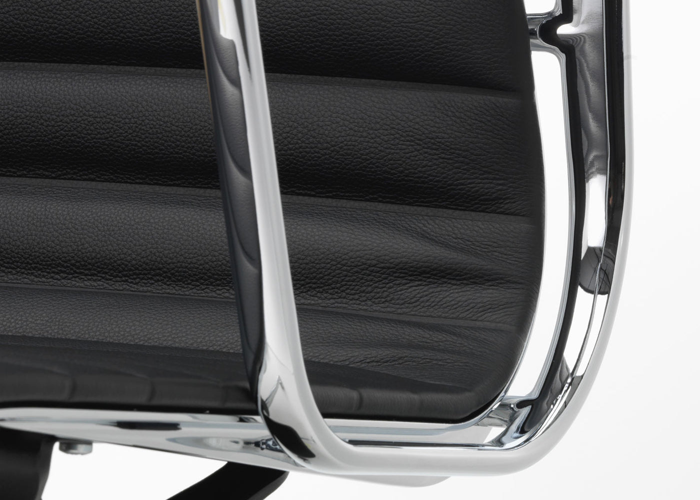 Aluminium Chair EA 117