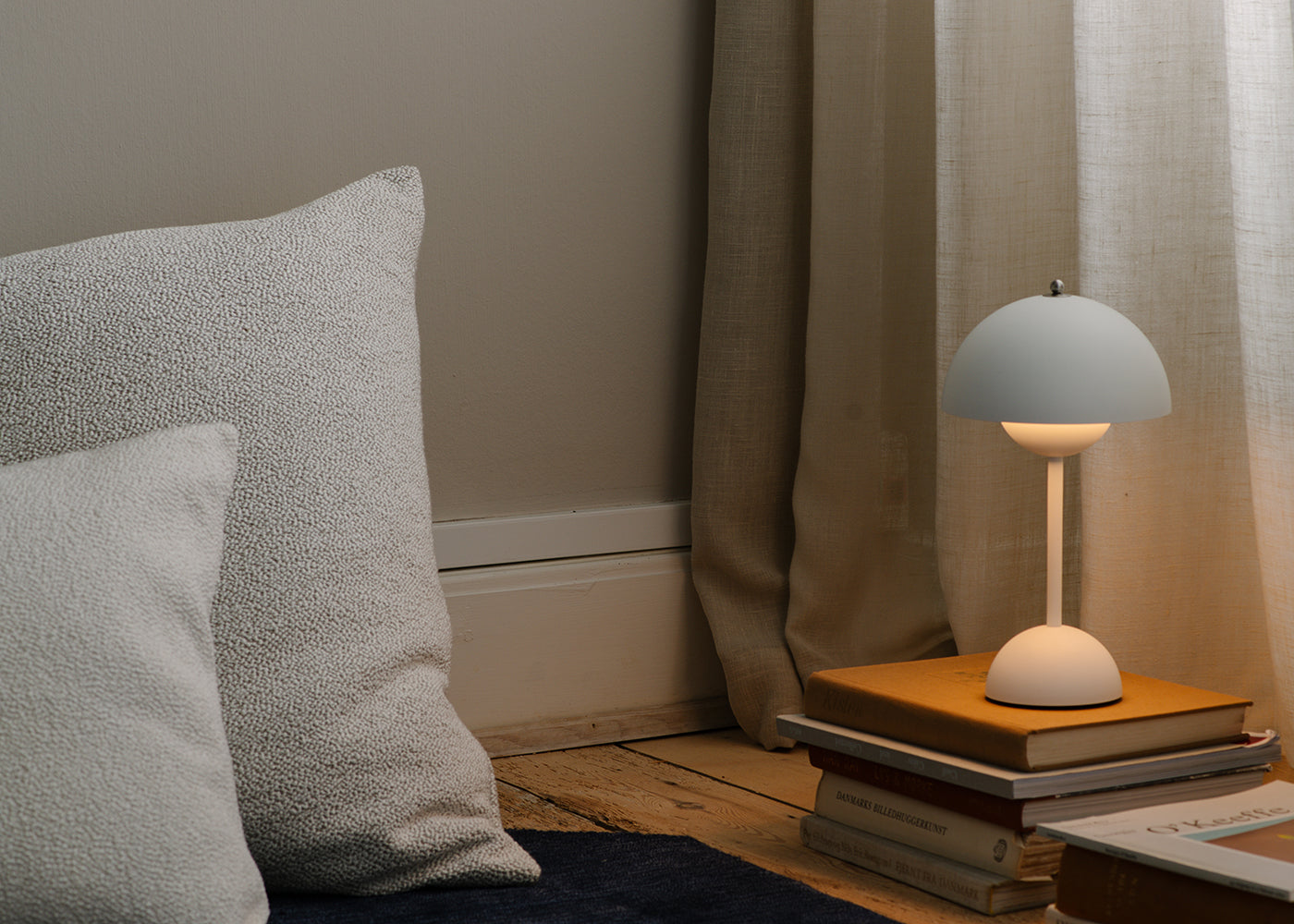 Flowerpot LED Portable Table Lamp VP9