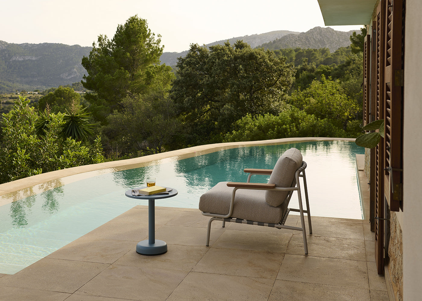 Settle Outdoor Lounge Chair