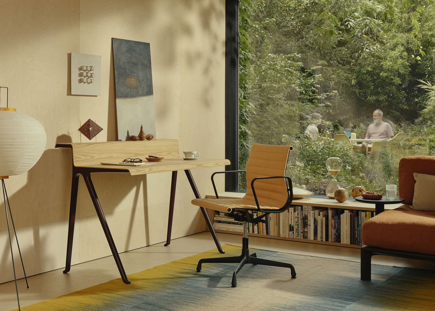 Courier Desk