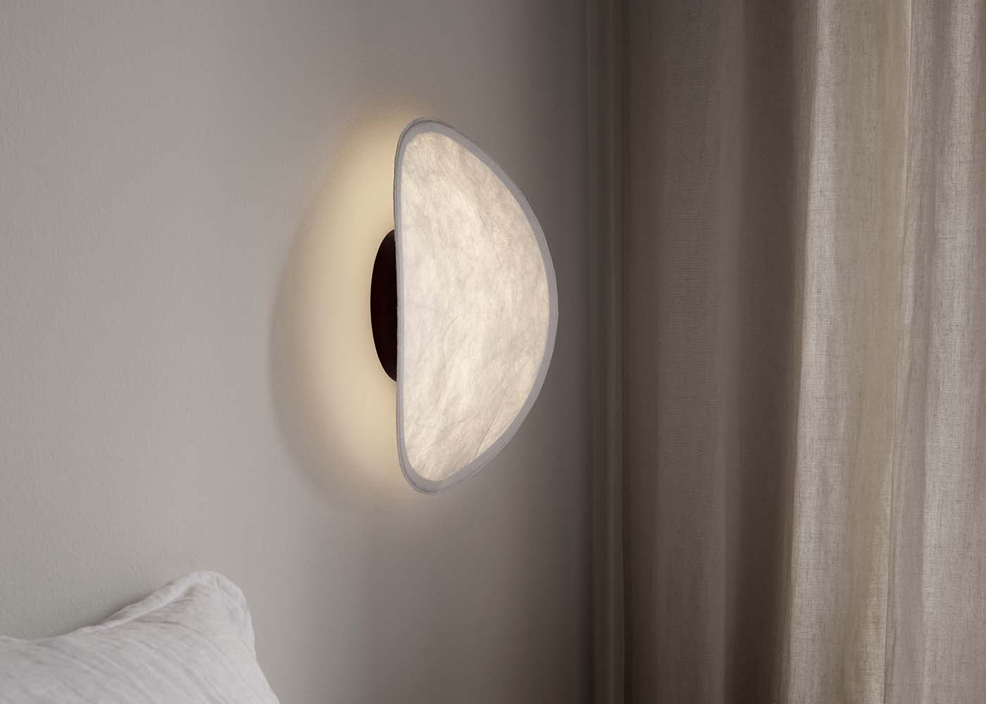 Tense LED Wall Light