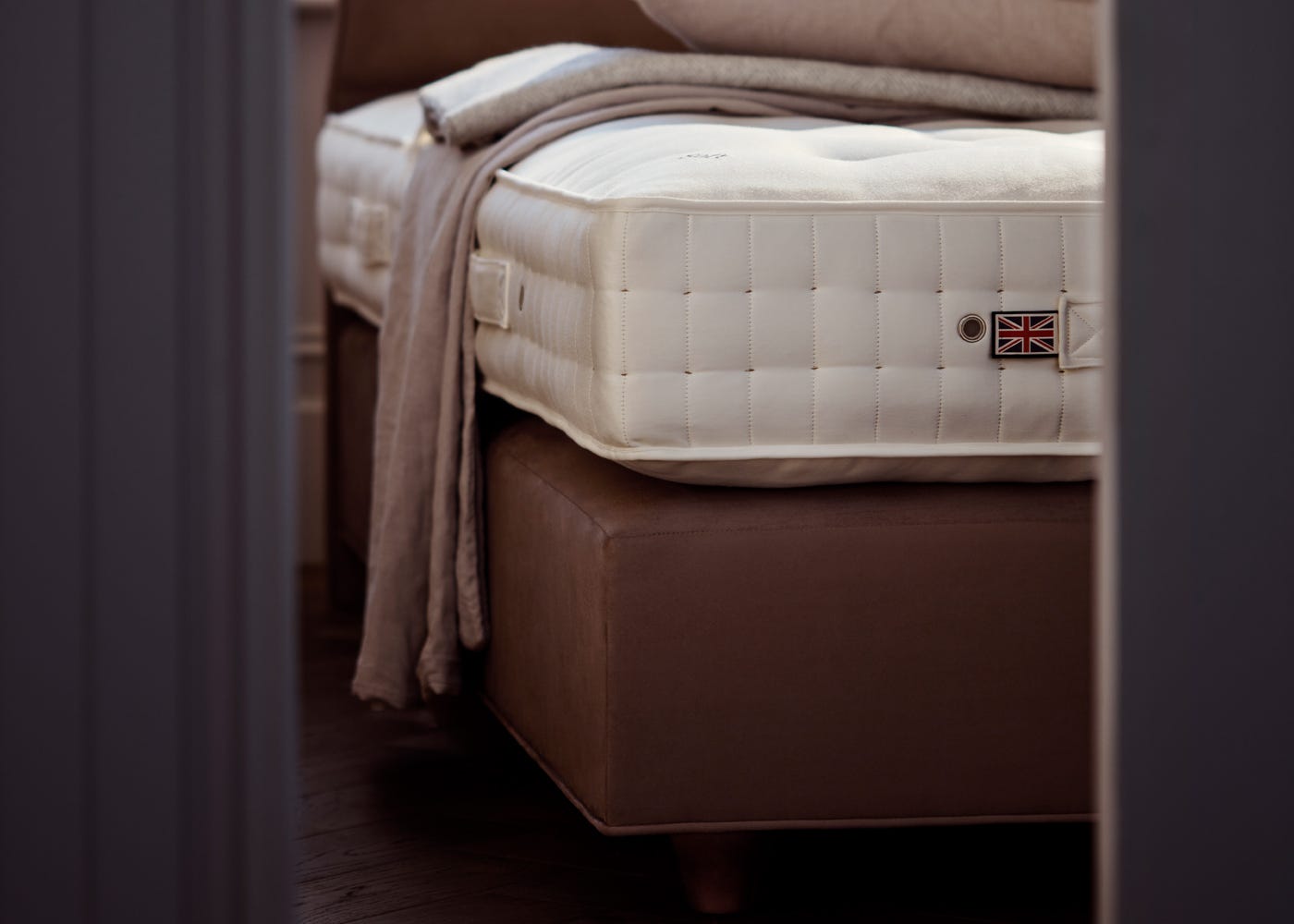 Devonshire Mattress and Wool De Luxe Divan Set Bun Feet